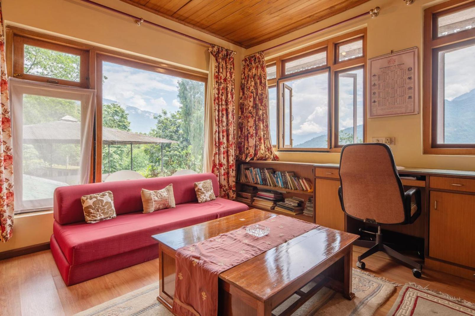 La Ipsing Farm By Stayvista - 3 Bhk Villa With Balcony, Mountain View, Indoor Games, And Pet Friendly Samdong Extérieur photo